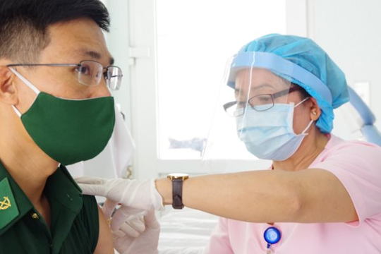 Tỷ lệ tiêm mũi nhắc lại vắc xin phòng COVID-19 tại Việt Nam cao gấp đôi so với trung bình thế giới