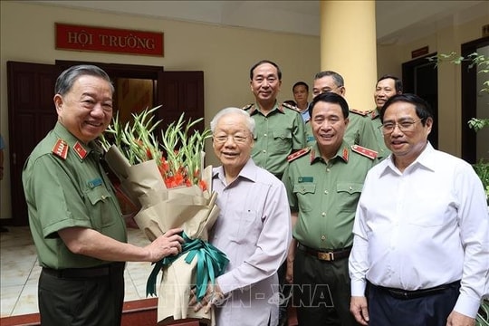 Tổng bí thư Nguyễn Phú Trọng: Bộ Công an là bộ ngành đi đầu trong chuyển đổi số quốc gia