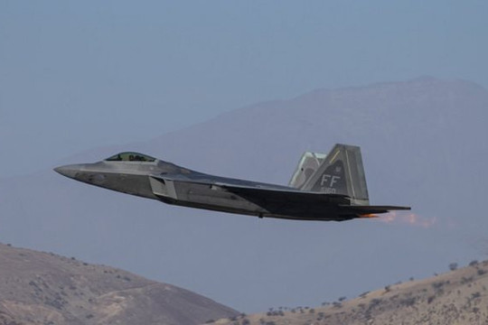Mỹ triển khai chiến đấu cơ F-22 đến Trung Đông đối phó máy bay Nga