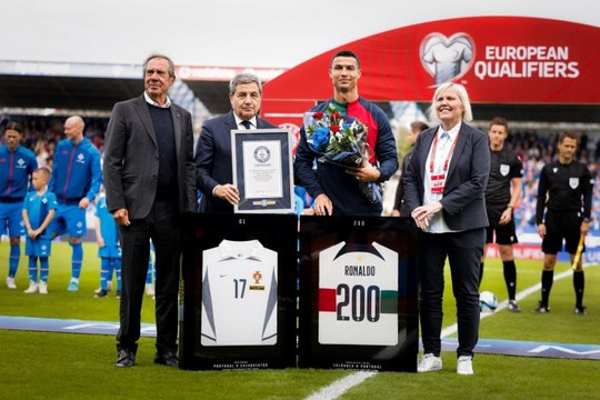 Ronaldo ghi bàn giúp Bồ Đào Nha chiến thắng trong ngày ẵm kỷ lục Guinness