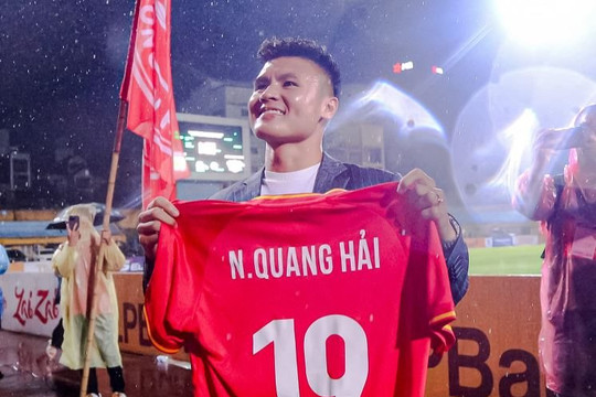 Đại thắng trong ngày Quang Hải xuất hiện trên sân Hàng Đẫy, CAHN giành ngôi đầu bảng