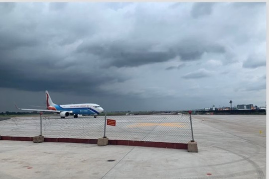 Nhiều chuyến bay không thể hạ cánh xuống sân bay Tân Sơn Nhất