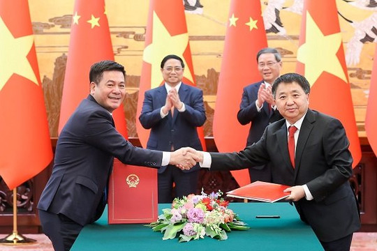 Việt Nam - Trung Quốc ký kết nhiều văn kiện hợp tác quan trọng
