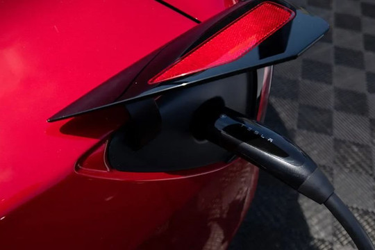 Thắng lợi và rủi ro của Tesla khi đạt thỏa thuận với GM, Ford về bộ sạc cho xe điện 