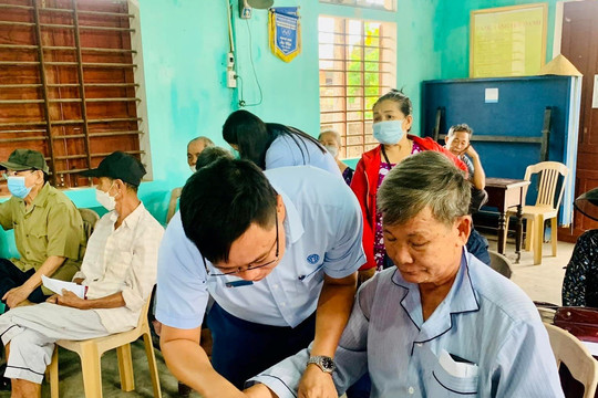 BHXH tỉnh Quảng Bình tăng cường chi trả lương hưu, trợ cấp BHXH qua phương tiện không dùng tiền mặt