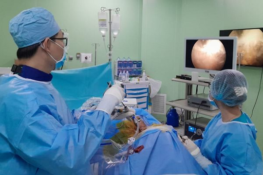 Bệnh nhân thoát vị đĩa đệm cột sống cổ, bệnh viện ở Cà Mau chẩn đoán bị đột quỵ