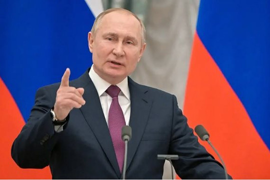 Tổng thống Putin tuyên bố sẵn sàng dùng bom chùm