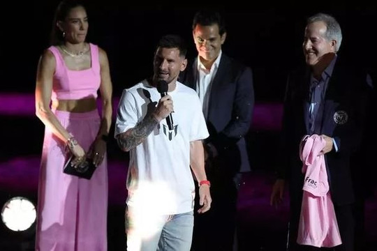 Messi hứa hẹn với các đồng đội ở Inter Miami khi phát biểu trước đám đông chật cứng SVĐ