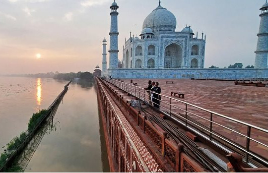 Nước sông dâng cao 'đe dọa' đền Taj Mahal ở Ấn Độ