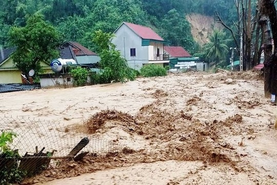 Nhiều địa phương thiệt hại vì mưa lớn, nguy cơ lũ quét và sạt lở