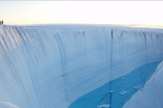 Sau Nam Cực, đến lượt băng trên hòn đảo lớn nhất thế giới đang tan chảy