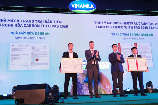 Ngoài sở hữu chứng nhận 'Trung hòa Carbon” đầu tiên tại Việt Nam, Vinamilk còn đầu tư gì cho những trang trại “xanh' 