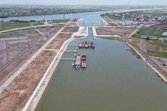 Chính thức vận hành cụm công trình kênh đào nối sông Đáy - Ninh Cơ 2.300 tỉ đồng