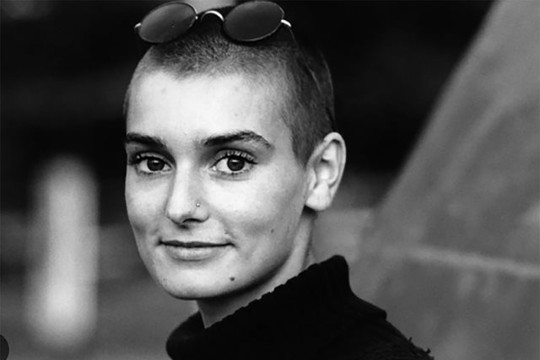 Ca sĩ của bản hit ‘Nothing Compares 2 U’ Sinéad O’Connor qua đời 