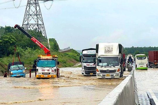 Cao tốc Phan Thiết - Dầu Giây ngập nước: Yêu cầu kiểm điểm trách nhiệm