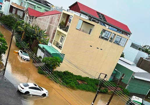 An Giang: Mưa trắng trời, nhiều tuyến đường huyện, khu hành chính Long Xuyên ngập nặng