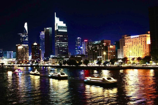Lễ hội sông nước TP.HCM: Tour ngắm sông Sài Gòn về đêm thu hút khách