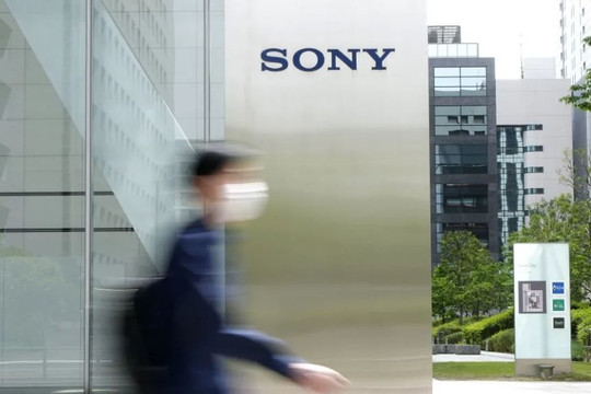 Cổ phiếu Sony giảm sâu nhất trong một năm sau cảnh báo về nhu cầu smartphone