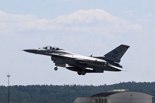 Ukraine thừa nhận không thể có F-16 trong năm nay