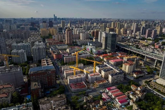 Các đại lý bất động sản Trung Quốc chuyển sang livestream bán nhà ở thời kỳ suy thoái