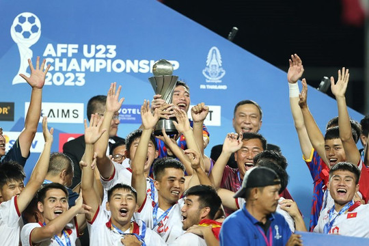 HLV Troussier triệu tập bổ sung nhiều cầu thủ vừa vô địch U.23 Đông Nam Á 