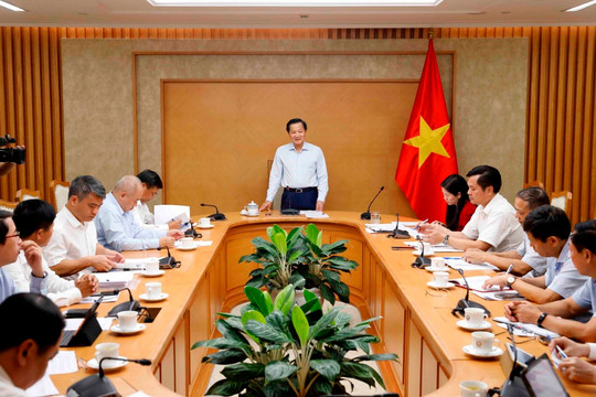 Phó thủ tướng Lê Minh Khái chỉ đạo cấp bách phân bổ vốn phòng chống sạt lở
