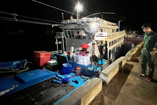 Ngư dân Quảng Ngãi tố bị tàu nước ngoài tấn công
