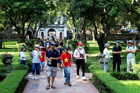 Nhiều điểm tham quan ở Hà Nội thu hút đông đảo du khách dịp lễ 2.9