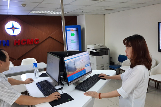 EVNHCMC lấy việc đảm bảo cung ứng điện phục vụ sinh hoạt, sản xuất kinh doanh là nhiệm vụ ưu tiên