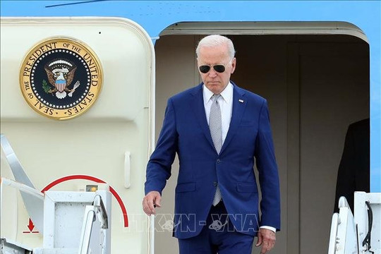Tổng thống Mỹ đã tới Hà Nội, bắt đầu chuyến thăm cấp nhà nước