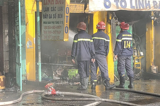 Cháy cơ sở kinh doanh phụ tùng ô tô ở TP.Biên Hòa
