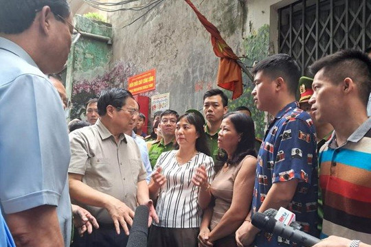 Thủ tướng thị sát hiện trường vụ cháy chung cư mini thảm khốc tại Hà Nội