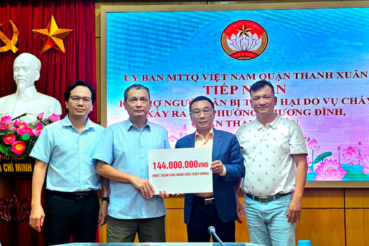 Trao 149 triệu đồng hỗ trợ các nạn nhân vụ cháy chung cư mini ở Hà Nội 