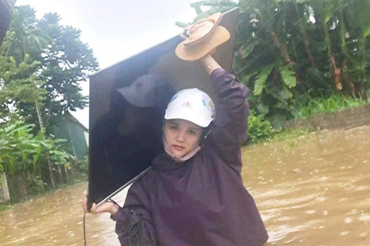 Nghệ An: Lũ nhấn chìm nhiều nhà cửa, hàng vạn học sinh nghỉ học