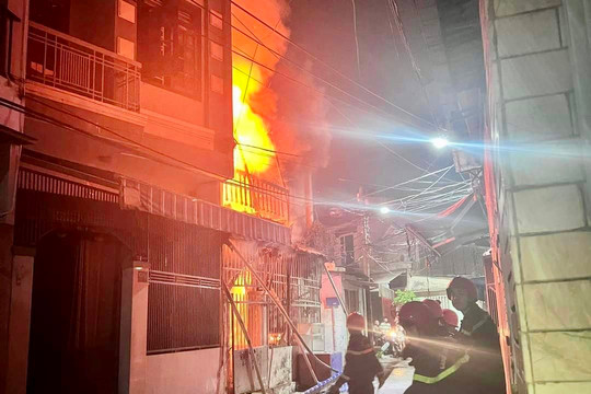 Đà Nẵng: Kịp thời cứu 6 người trong căn nhà bị cháy lúc rạng sáng