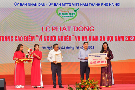 Vietcombank ủng hộ 10 tỉ đồng trong tháng cao điểm ‘Vì người nghèo’ và an sinh xã hội TP.Hà Nội năm 2023