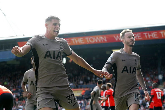 Tottenham chiếm ngôi đầu bảng trước ngày Man City đại chiến Arsenal
