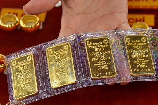 Giá vàng miếng lên sát 70 triệu đồng/lượng