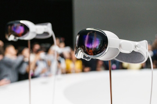 Thử thách của Apple với Vision Pro thế hệ tiếp theo: Dễ đeo hơn