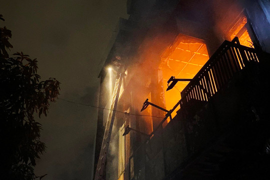 Đà Nẵng: Cháy nhà trong đêm khiến 2 cháu bé tử vong