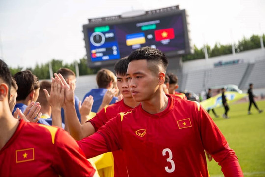 U.18 Việt Nam mất điểm đáng tiếc trước U.18 Ukraine dù liên tục dẫn trước