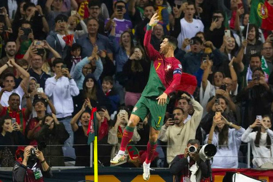Ronaldo lập cú đúp giúp Bồ Đào Nha giành vé tới Euro 2024 cùng Pháp và Bỉ