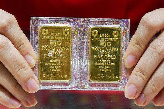 Giá vàng hôm nay tăng dựng đứng, vượt 71 triệu đồng/lượng
