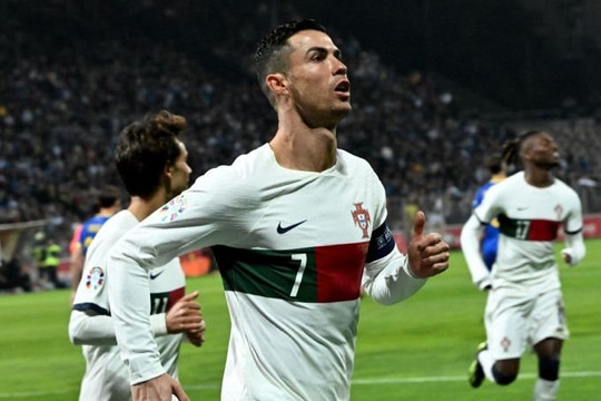 Ronaldo tiếp tục lập cú đúp cho Bồ Đào Nha, Áo giành vé dự VCK Euro 2024