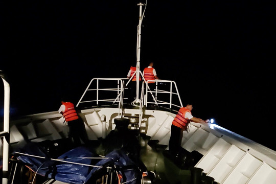 Triển khai công nghệ giám sát tầm xa để tìm kiếm 13 ngư dân mất tích
