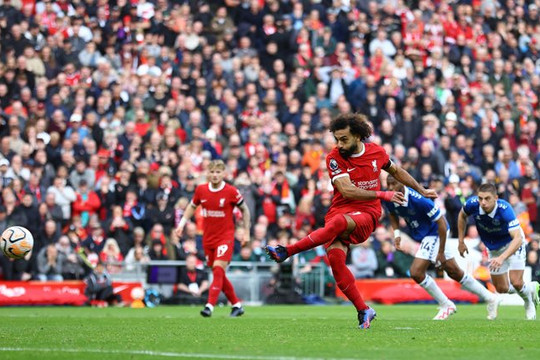 Tranh thủ đá sớm, Liverpool giành ngôi đầu giải Ngoại hạng Anh