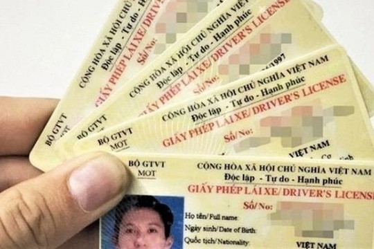 Giảm phí cấp giấy phép lái xe, hộ chiếu online từ tháng 12
