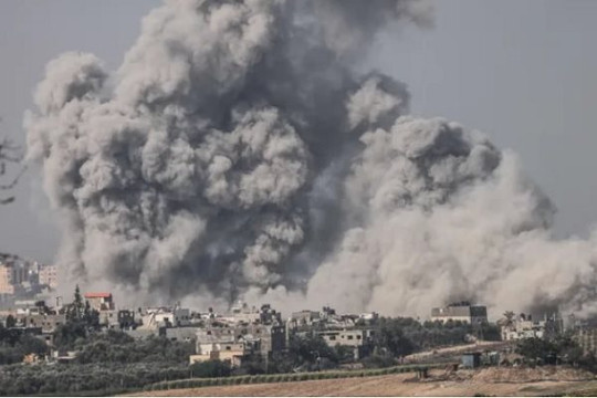 Israel tấn công dọc tuyến liên lạc với Dải Gaza