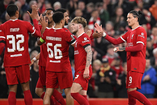 Europa League: Liverpool đại thắng, đặt một chân vào vòng sau