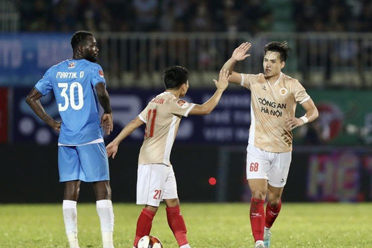 CAHN thắng đậm HAGL, Thép xanh Nam Định giữ ngôi đầu V-League